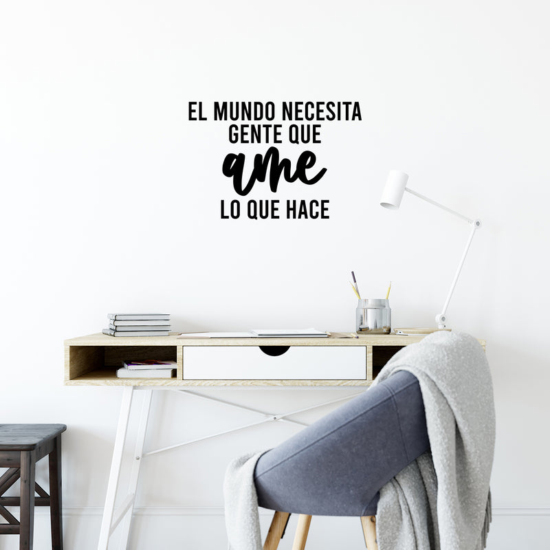 Vinyl Wall Art Decal - El Mundo Necesita Gente Que Ame Lo Que Hace / The World Needs People Who Love - 16. Inspiring Positive Spanish Quote Sticker For Home Office Decor 2