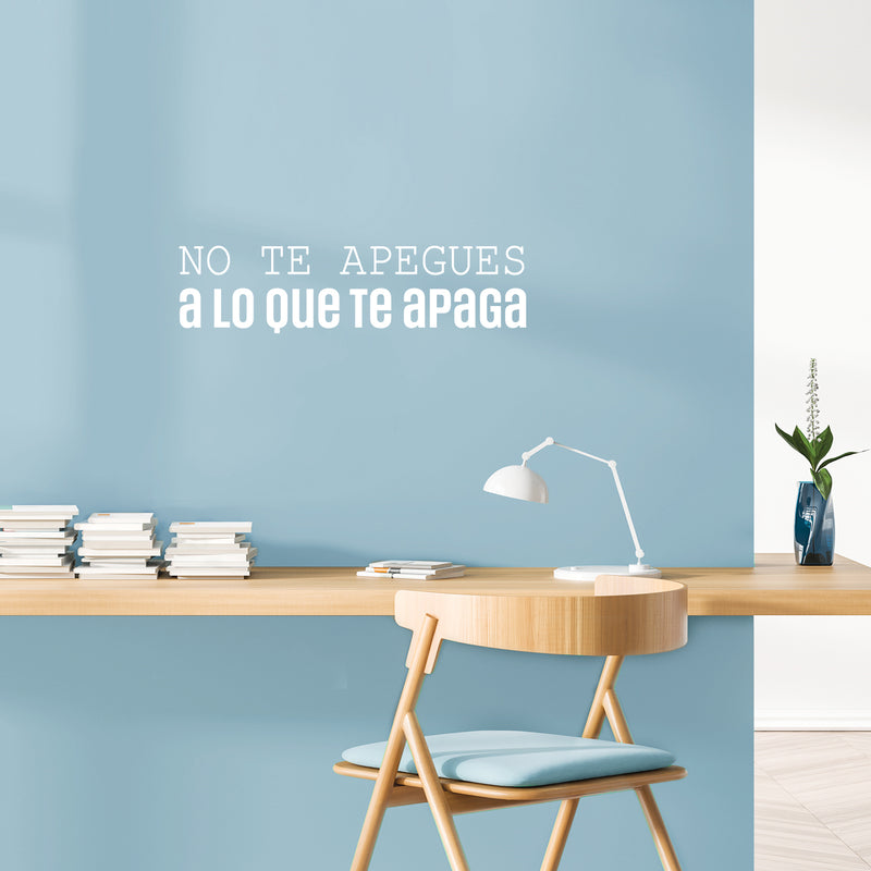 Vinyl Wall Art Decal - No Te Apegues A Lo Que Te Apaga / Don't Get Attached To What Turns You Off - 6.5" x 25" - Positive Spanish Quote Sticker For Home Office School Decor 2