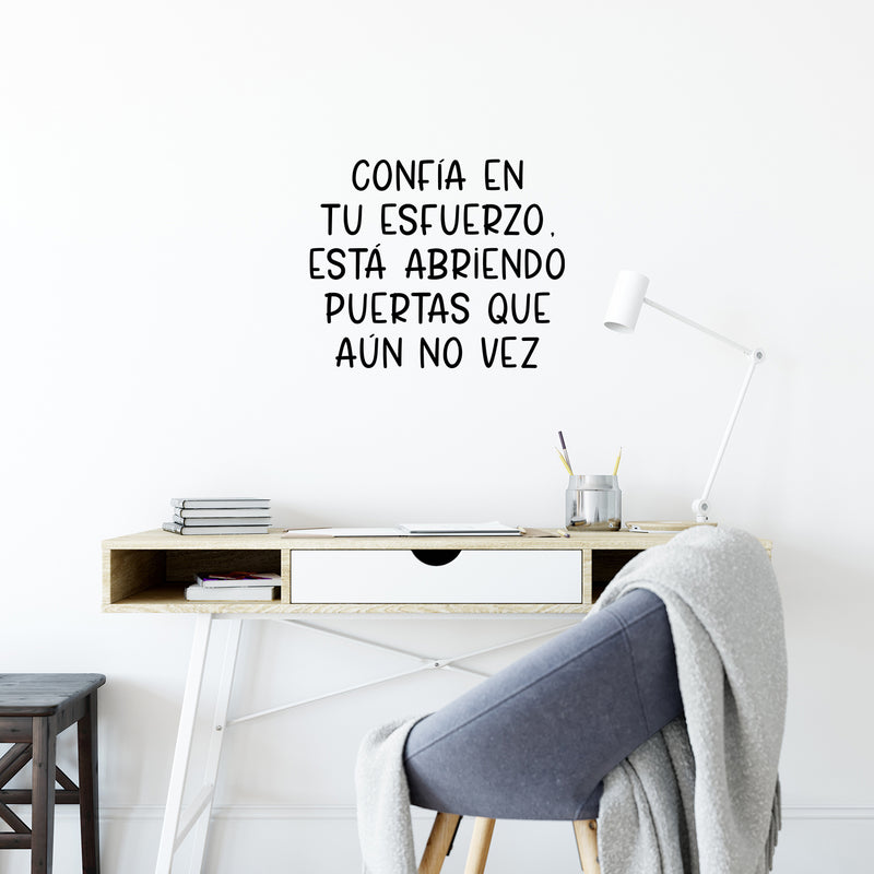 Vinyl Wall Art Decal - Confía En Tu Esfuerzo; Está Abriendo Puertas / Trust Your Effort; It Is Opening Doors - 17" x 21" - Positive Spanish Quote Sticker For Home Office Decor 2