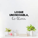 Vinyl Wall Art Decal - Lo Que Uno No Habla Lo Llora / What You Doesn't Speak You Cry - 11.5" x 25" - Lovely Inspiring Spanish Quote Sticker For Bedroom Living Room Coffee Shop Decor 2