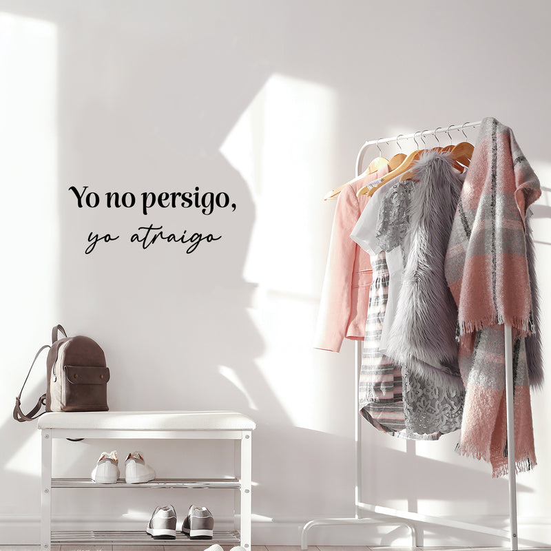 Vinyl Wall Art Decal - Yo No Persigo Yo Atraigo / I Don't Chase I Attract - 10.5" x 25" - Inspiring Self Esteem Spanish Quote Sticker For Bedroom Closet Living Room Coffee Shop Decor 2