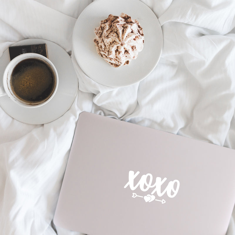 Vinyl Wall Art Decal - XOXO - 3" x 6" - Trendy Kisses & Hugs Quote Heart Design Sticker For Bedroom Mirror Notebooks Laptops Mugs Thermos Cars Bumper Valentine's Day Decor 3